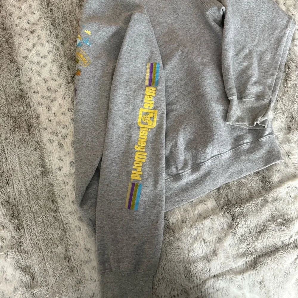 Vintage Disney Graphic Crewneck - Picture 4 of 5